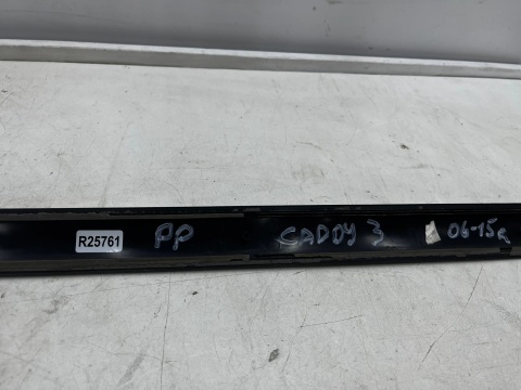 Listwa VW Caddy 3 III 2k 03-15r. prawa przednia dolna nakładka drzwi bocznych prawy przód 2k0853516e