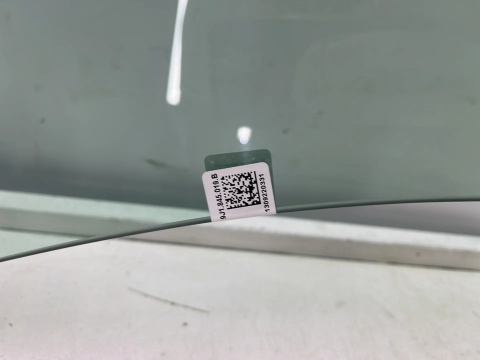 Szyba boczna Porsche Taycan 19r.- lewa przednia szyba z drzwi kierowcy lewy przód 9j1845019b
