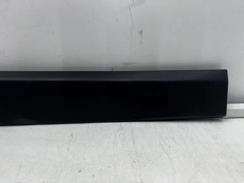 Listwa BMW X1 F48 15-22r. prawa przednia dolna nakładka drzwi bocznych prawy przód 7352092