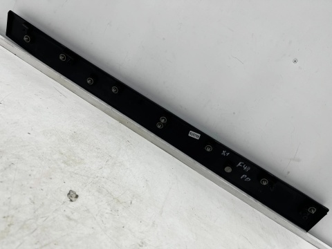 Listwa BMW X1 F48 15-22r. prawa przednia dolna nakładka drzwi bocznych prawy przód 7352092