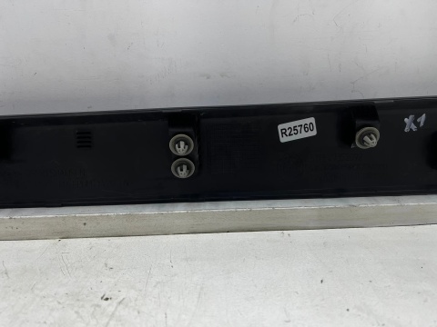 Listwa BMW X1 F48 15-22r. prawa przednia dolna nakładka drzwi bocznych prawy przód 7352092