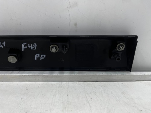 Listwa BMW X1 F48 15-22r. prawa przednia dolna nakładka drzwi bocznych prawy przód 7352092