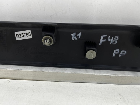 Listwa BMW X1 F48 15-22r. prawa przednia dolna nakładka drzwi bocznych prawy przód 7352092