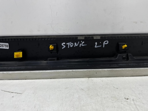 Listwa Kia Stonic 17r.- LEWA przednia dolna nakładka drzwi bocznych strukturalna lewy przód 87723-h8400