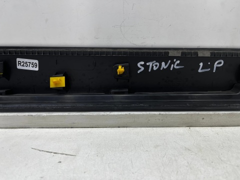 Listwa Kia Stonic 17r.- LEWA przednia dolna nakładka drzwi bocznych strukturalna lewy przód 87723-h8400