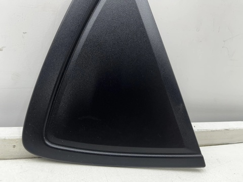 Listwa Mazda 2 DJ 14r.- LEWA nakładka szyby lewej tylnej plastik d09w50m61