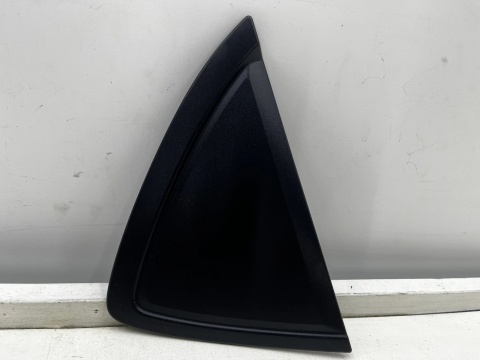 Listwa Mazda 2 DJ 14r.- LEWA nakładka szyby lewej tylnej plastik d09w50m61