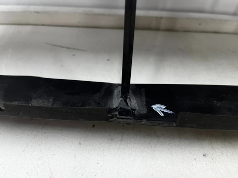 Osłona chłodnicy BMW M3 F80 M4 F82 F83 14-21r. DOLNA kierownica powietrza pasa przedniego wlot intercoolera atrapy 8055843