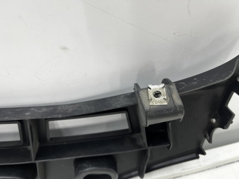 Ślizg Skoda Enyaq iV 20r.- lewe przednie mocowanie zderzaka prowadnica lewy przód 5la807177