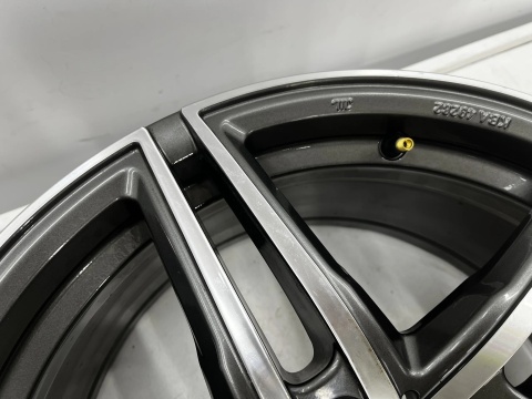 Felga aluminiowa Volkswagen Audi Seat Skoda Mercedes felga Borbet r18 cali 8jx18 ET40 5x112 CB72 pojedyncza XRT-8018