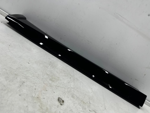 Listwa Porsche Cayenne 3 III 9y S GTS 17r.- prawa tylna nakładka dolna drzwi połysk prawy tył 9y0839096