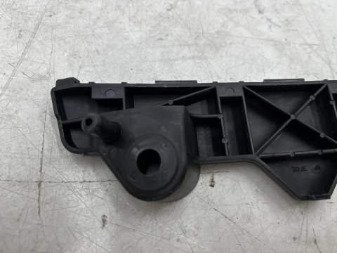 Ślizg Mazda 2 DE 07-14r. prawe przednie mocowanie wspornik uchwyt zderzaka prawy przód d01n500t1