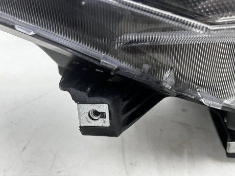 Lampa reflektor Mitsubishi Eclipse Cross 17-20r. PRAWA przednia LED + soczewka Europa 9 pin prawy przód