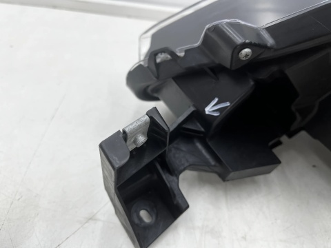 Lampa reflektor Mitsubishi Eclipse Cross 17-20r. PRAWA przednia LED + soczewka Europa 9 pin prawy przód