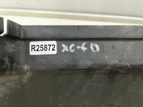 Osłona chłodnicy Vovo XC-40 17r.- kierownica powietrza pasa przedniego wlot powietrza 30747787