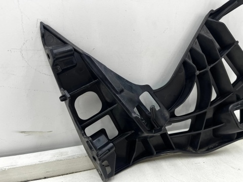 Ślizg BMW G30 G31 przedlift 17-20r. prawe przednie mocowanie zderzaka błotnika wspornik prawy przód 7385348