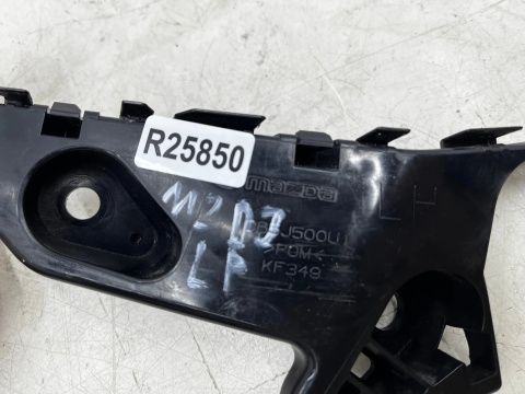 Ślizg Mazda 2 DJ DL 14r.- lewe przednie mocowanie zderzaka prowadnica lewy przód db5j500u1