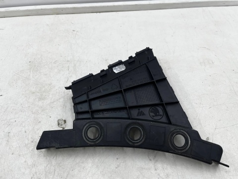 Kanał powietrza Skoda Scala 19r.- lewa przednia kierownica zderzaka 657121763a