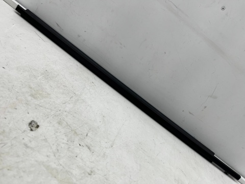 Listwa Mazda 2 DJ 14r.- lewa przednia uszczelka drzwi zewnętrzna szyby zgarniająca da6c-50-650b