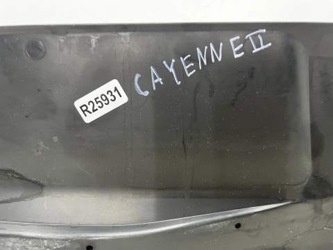 Osłona pasa przedniego Porsche Cayenne 7p 2 II 10-17r. nakładka górna atrapy zamka maski 7p5805806b