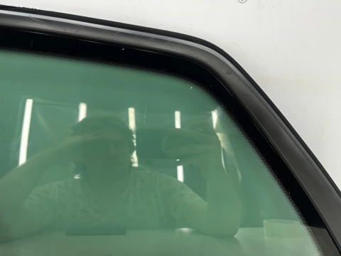 Szyba boczna Skoda Kodiaq I 16-24r. lewy tylny trójkąt karoseryjna zielona przyciemniona fabrycznie 565845297