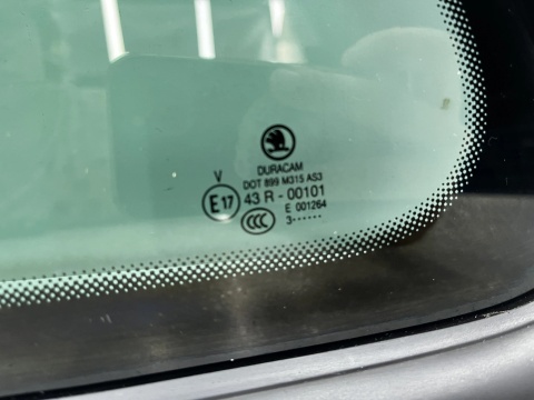 Szyba boczna Skoda Kodiaq I 16-24r. lewy tylny trójkąt karoseryjna zielona przyciemniona fabrycznie 565845297