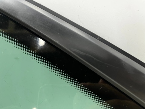 Szyba boczna Skoda Kodiaq I 16-24r. lewy tylny trójkąt karoseryjna zielona przyciemniona fabrycznie 565845297
