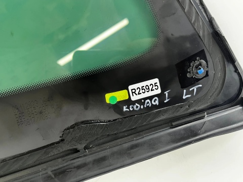Szyba boczna Skoda Kodiaq I 16-24r. lewy tylny trójkąt karoseryjna zielona przyciemniona fabrycznie 565845297