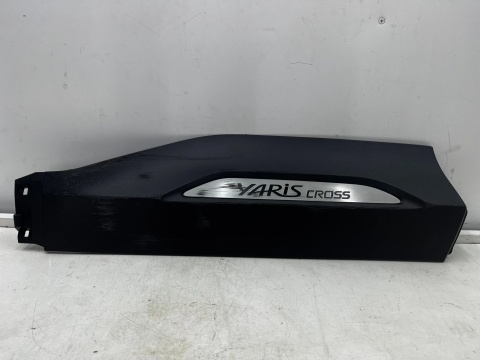 Listwa Toyota Yaris Cross 20r.- prawa tylna nakładka dolna drzwi prawy tył 75077-0d020