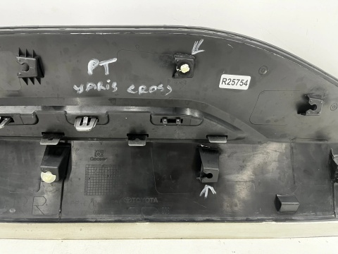 Listwa Toyota Yaris Cross 20r.- prawa tylna nakładka dolna drzwi prawy tył 75077-0d020