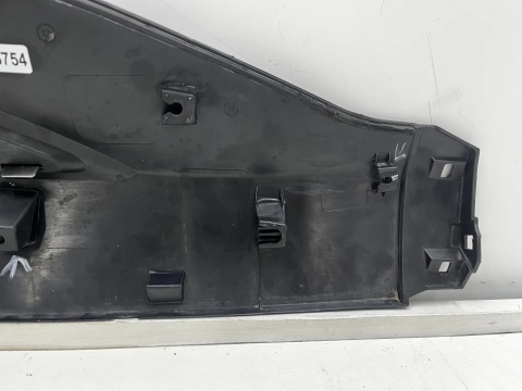 Listwa Toyota Yaris Cross 20r.- prawa tylna nakładka dolna drzwi prawy tył 75077-0d020