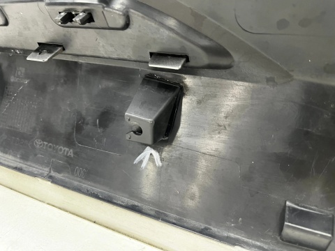Listwa Toyota Yaris Cross 20r.- prawa tylna nakładka dolna drzwi prawy tył 75077-0d020