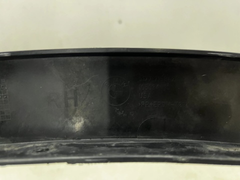 Listwa BMW X5 E70 06-13r. prawy przedni rant nadkola błotnika nakładka prawy przód 7158428