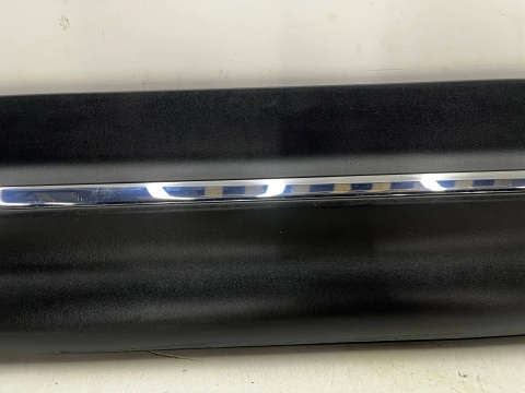 Listwa Mercedes GLB x247 19r.- prawa przednia dolna nakładka drzwi bocznych CHROM strukturalna prawy przód a2477274900