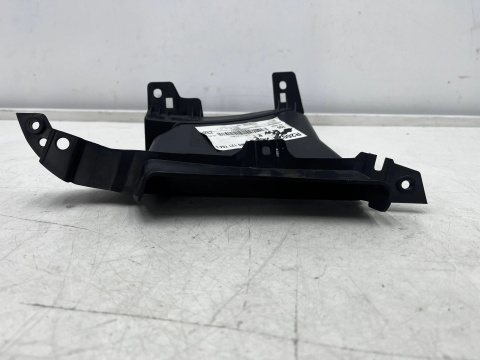 Kanał powietrza Audi A4 B9 15-24r. prawa przednia kierownica zderzaka 8w0121764l