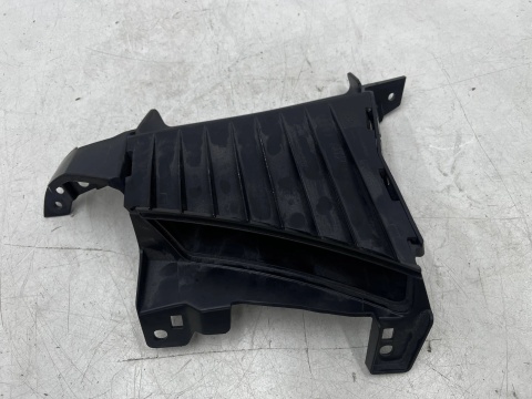 Kanał powietrza Audi A4 B9 15-24r. prawa przednia kierownica zderzaka 8w0121764l
