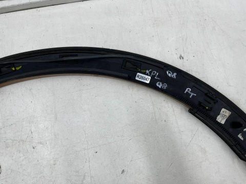 Listwa Audi Q8 4m 18r.- prawa tylna nakładka zderzaka i drzwi rant błotnika tylnego 4m8854818 4m8854820