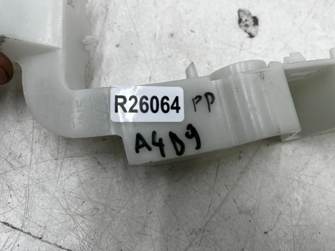 Ślizg Audi A4 B9 8w lift 19-24r. prawe przednie mocowanie uchwyt zderzaka prawy przód 8w0807284e