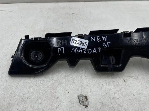 Ślizg Mazda 3 IV BP 19r.- tylne prawe mocowanie zderzaka wspornik uchwyt BCKN502H1