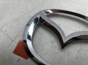 Znaczek Mazda 2 DE 07-14r. znaczek emblemat na klapę bagażnika 110x140mm. ORYGNALNY D65151730