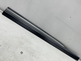 Listwa Hyundai Kona I 17-23r. prawa przednia dolna nakładka drzwi bocznych strukturalna prawy przód 87722-j9500