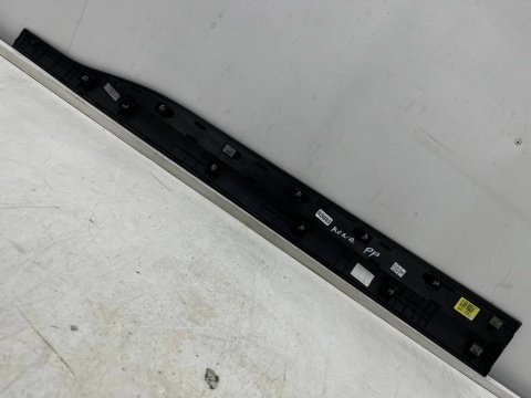 Listwa Hyundai Kona I 17-23r. prawa przednia dolna nakładka drzwi bocznych strukturalna prawy przód 87722-j9500
