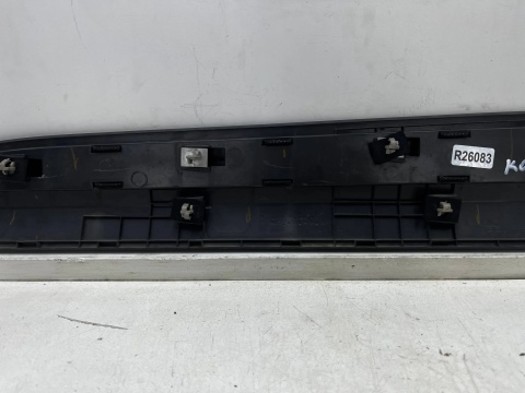 Listwa Hyundai Kona I 17-23r. prawa przednia dolna nakładka drzwi bocznych strukturalna prawy przód 87722-j9500