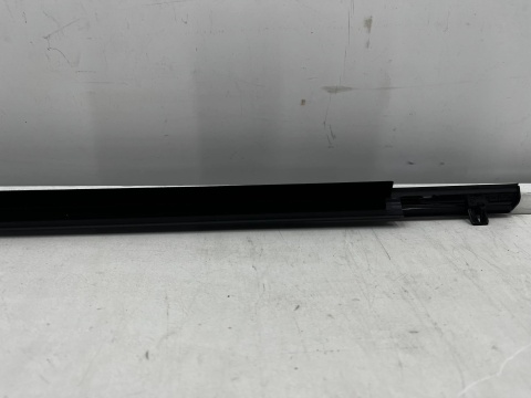 Listwa Mazda 2 II DE DH 07-12r. NOWA prawa przednia uszczelka drzwi zewnętrzna szyby zgarniająca prawy przód d651-50-640g