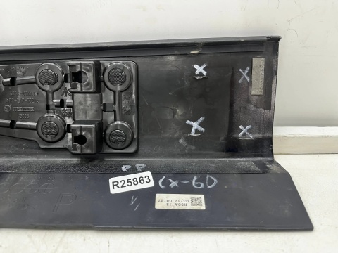 Listwa Mazda CX-60 CX60 22r.-prawa przednia dolna nakładka drzwi prawy przód kr9r-51w71