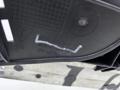 Pas przedni Porsche Macan I 95b LIFT 18r.- prawy przedni okular intercoolera ślizg reflektora wzmocnienie GÓRNE wspornik ramka