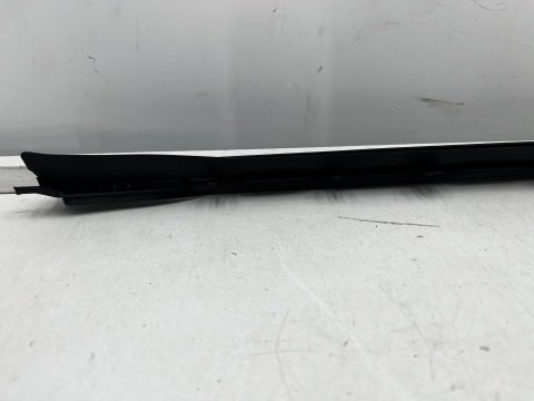 Uszczelka BMW 3 G20 G21 18r.- prawa przednia guma szyby czołowej przedniej prawy przód 51317427874