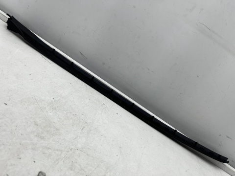 Uszczelka BMW 4 G26 Gran Coupe 21r.- prawa przednia guma szyby czołowej przedniej prawy przód 51137933088