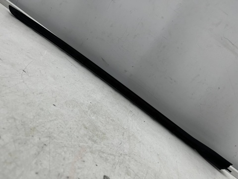 Uszczelka BMW M4 G83 Cabrio 21r.- lewa przednia guma szyby czołowej przedniej lewy przód 51138494507