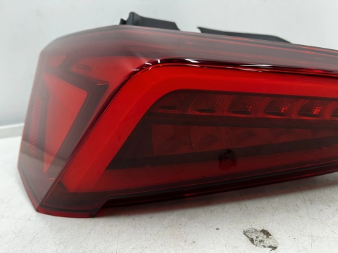 Lampa Cupra Born 21r.- lewa tylna full LED w błotnik oryginalna Europa 10e945095a